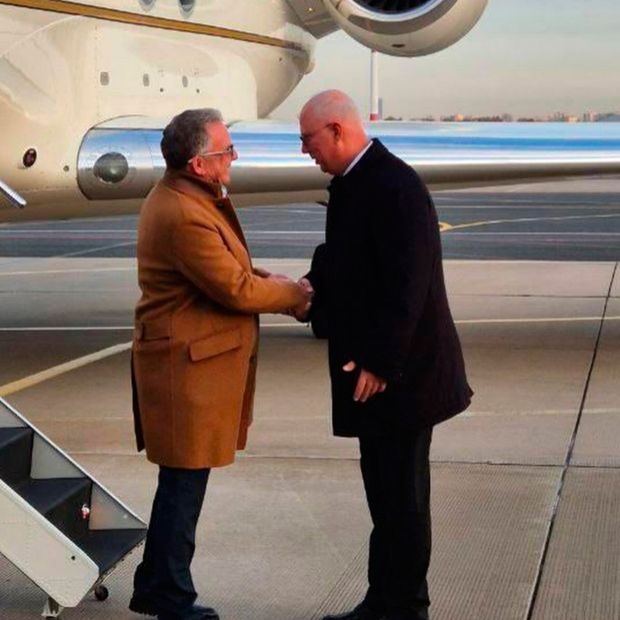 El enviado especial estadounidense Steve Witkoff con personal ruso. Foto: AP